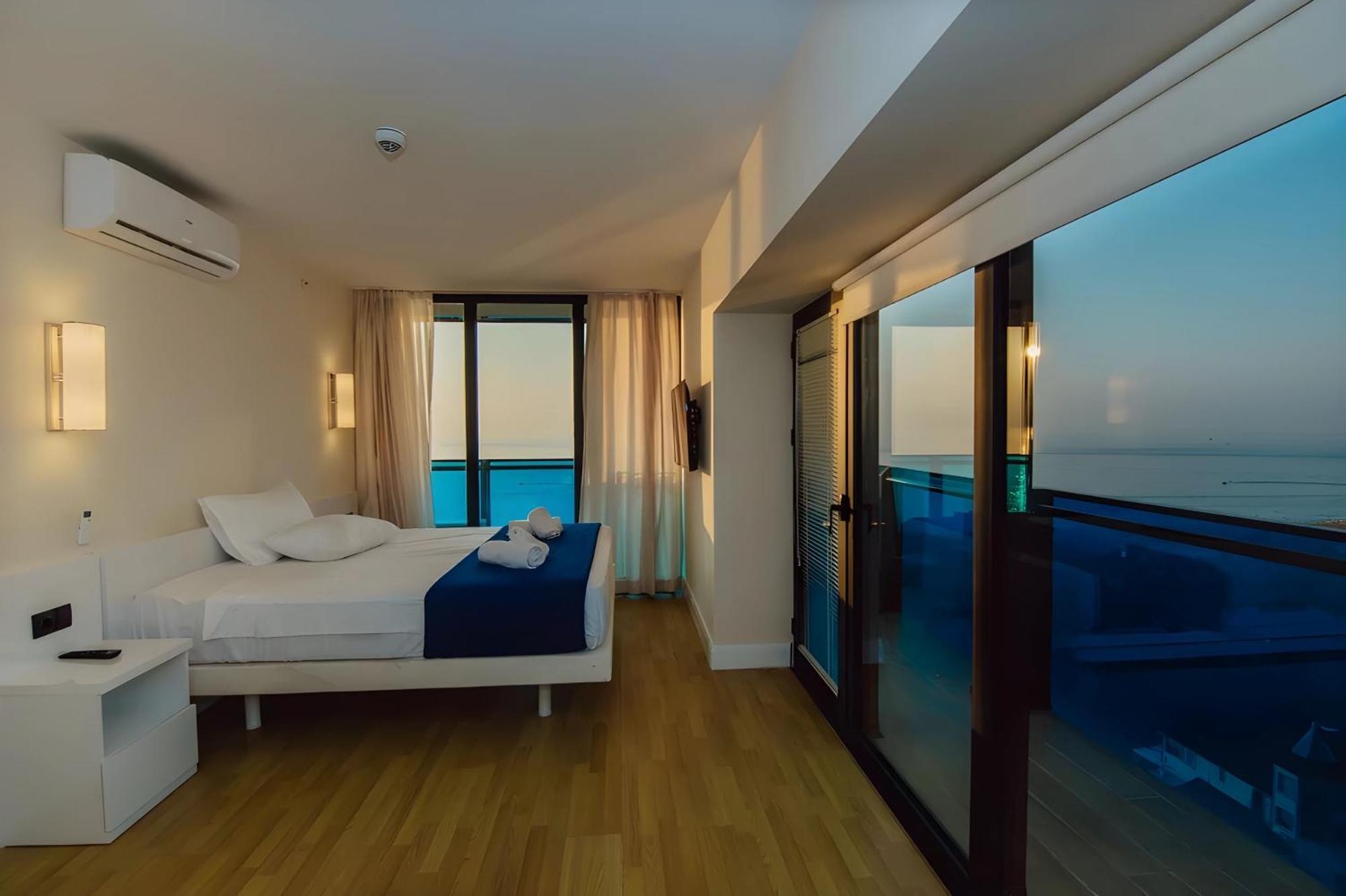 Ferienwohnung View From Above Orbi City Batumi Exterior foto
