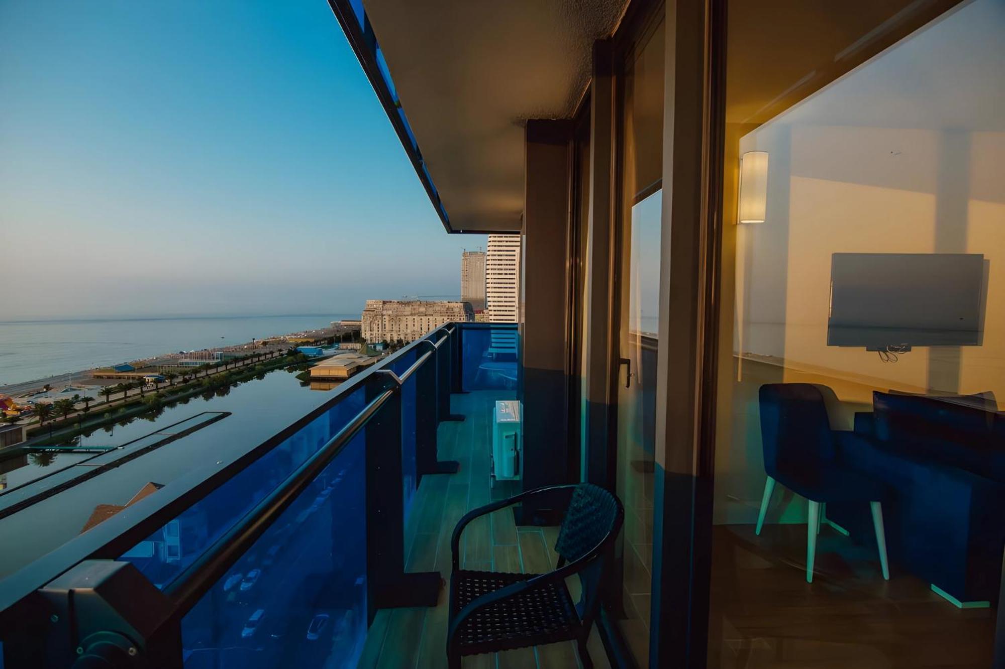 Ferienwohnung View From Above Orbi City Batumi Exterior foto