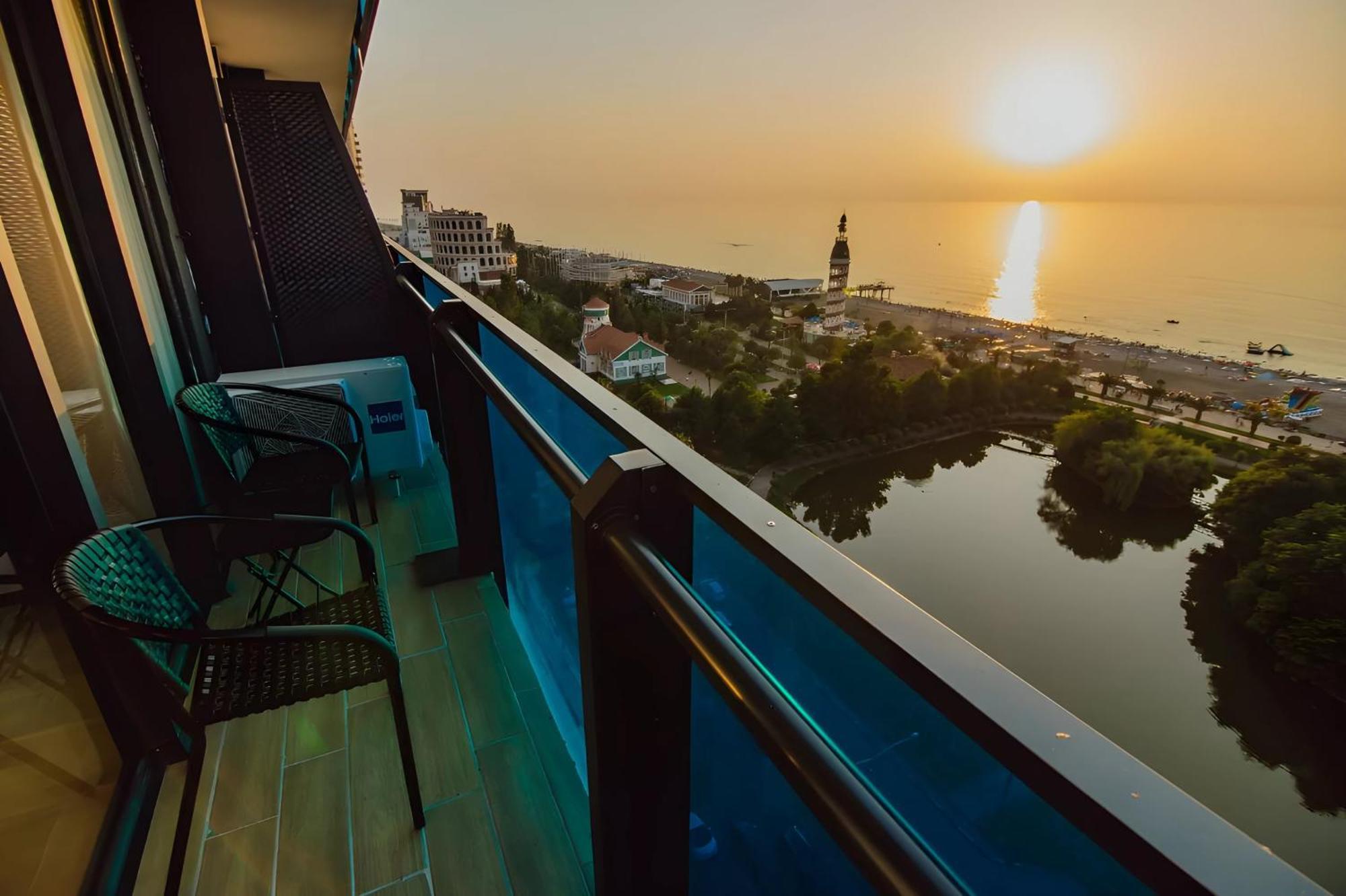 Ferienwohnung View From Above Orbi City Batumi Exterior foto
